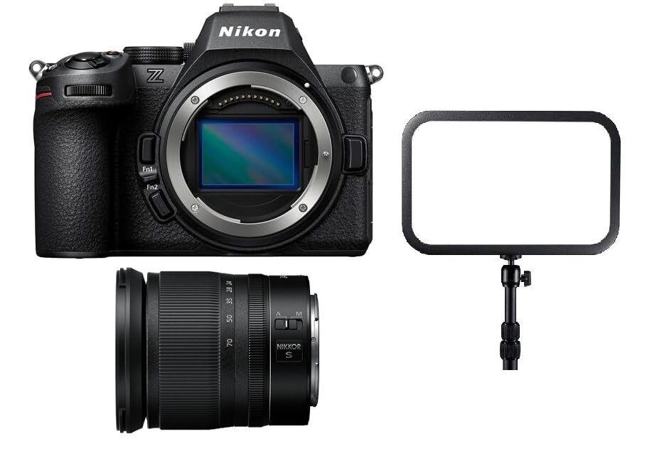 هيكل كاميرا نيكون Z5 II بدون مرآة ذات إطار كامل (VOA170AM) + عدسة نيكون نيكور Z 24-70 مم f/4 S (JMA704DA) + هدية مجانية مجموعة إضاءة LED للألعاب الإلكترونية من Godox ES45